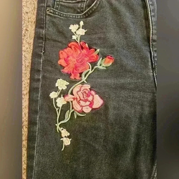 Divided High-Waisted Black Jeans With Rough Hem & Pink & Red Rose Design, Size 8 - Picture 3 of 7